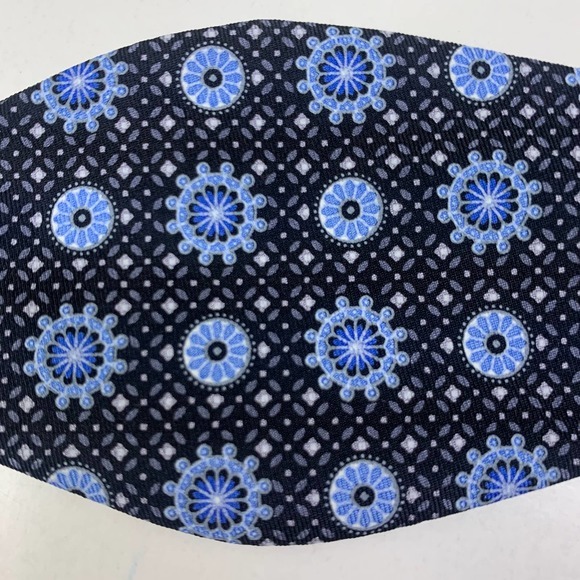 CREMIEUX Navy Blue Geometric‎ Print Silk Bow Tie - NWT - Picture 2 of 5